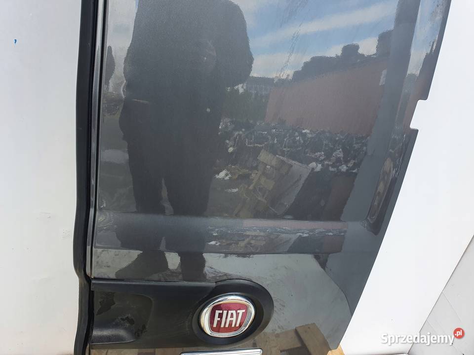 Fiat Doblo II LIFT TYLNE DRZWI PRAWE TYŁ 695A Części samochodowe Janów