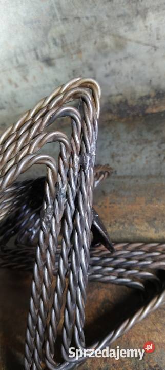 Świecznik brutalistyczny kuty z żelaza vintage Kalisz