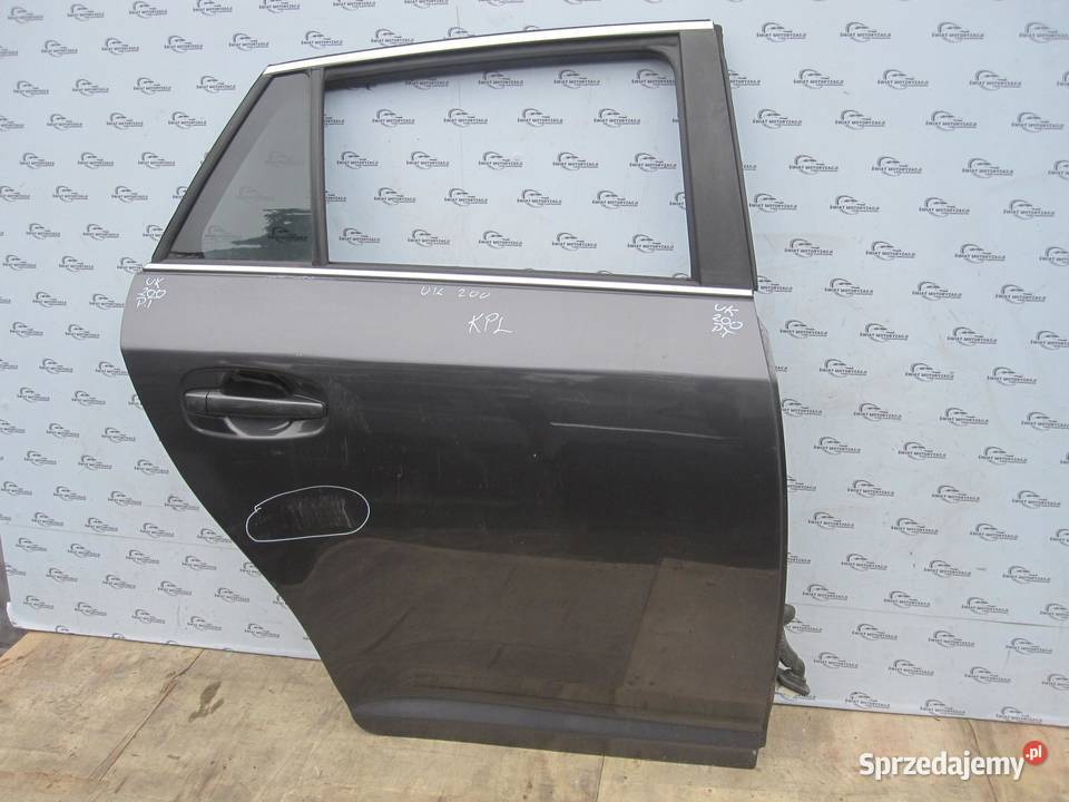 TOYOTA AVENSIS T27 III 10r drzwi prawe tył osobowe