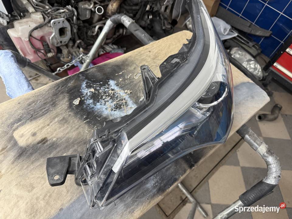 Toyota Avensis T27 T29 Lift lampa reflektor Full lewe sprzedam