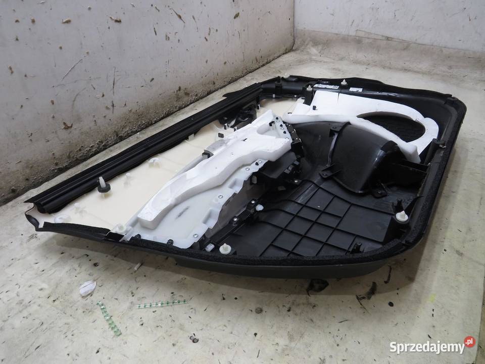 BOCZEK DRZWI PRAWY RZÓD MAZDA 3 BM 13