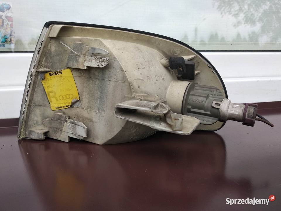 Audi A4 B5 kierunkowskaz kierunek migacz prawy osobowe łódzkie