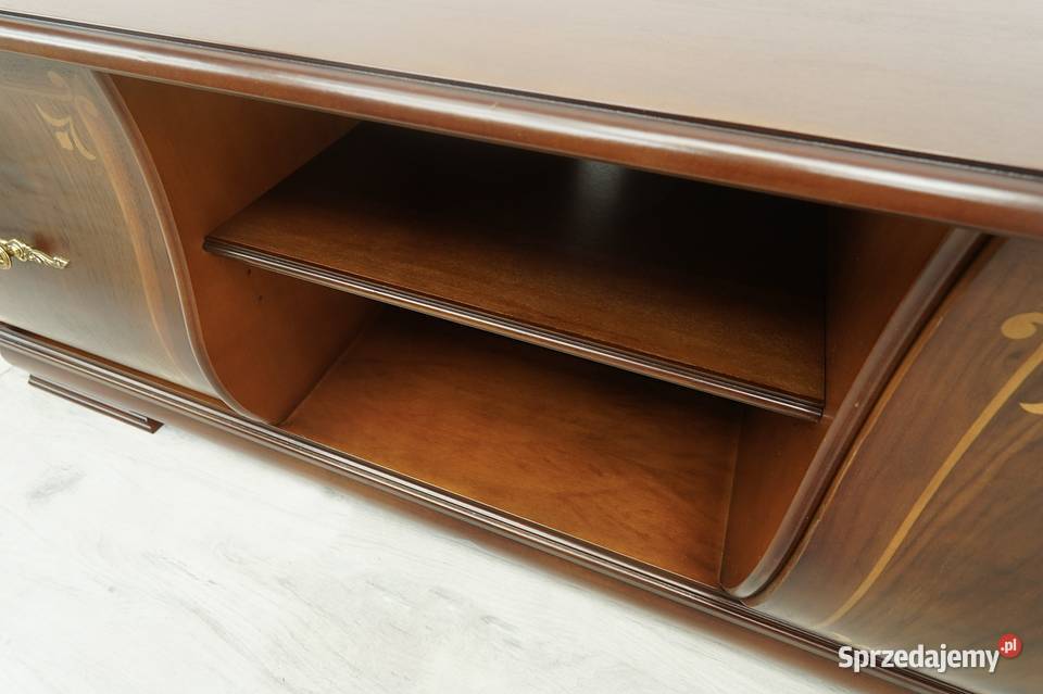 Stylowa komoda zdobiona intarsją renowacji