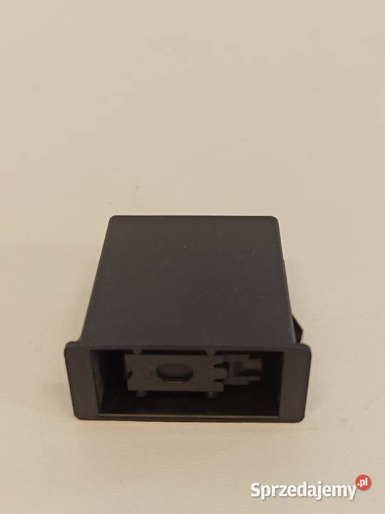 GNIAZDO MOCOWANIE LATARKI BMW E60 8352336 Wyposażenie wnętrza