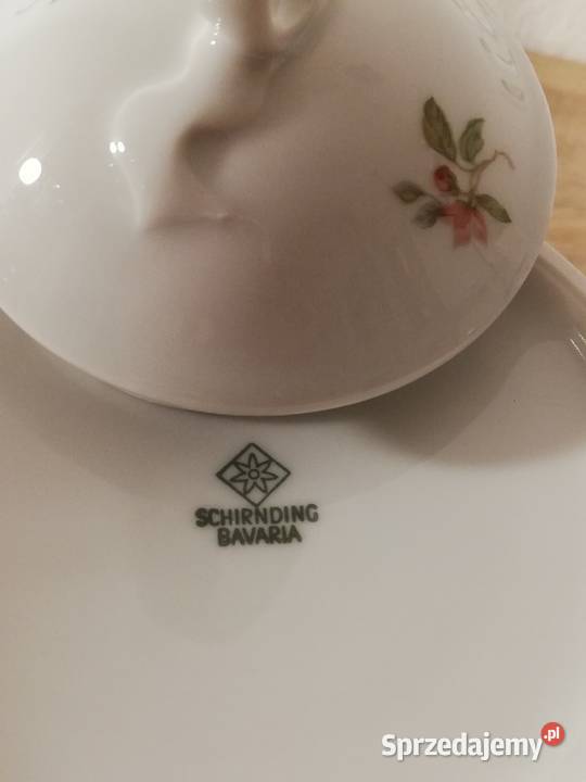 Porcelanowe koszyczki dzbanek puzderko kubek Ropa