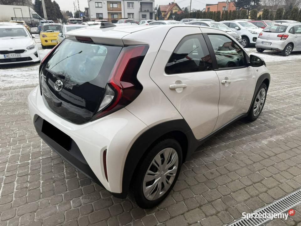 Toyota Aygo X 10 72 Klimatronik Kamera CarPlay nieuszkodzony Aygo X Orzech