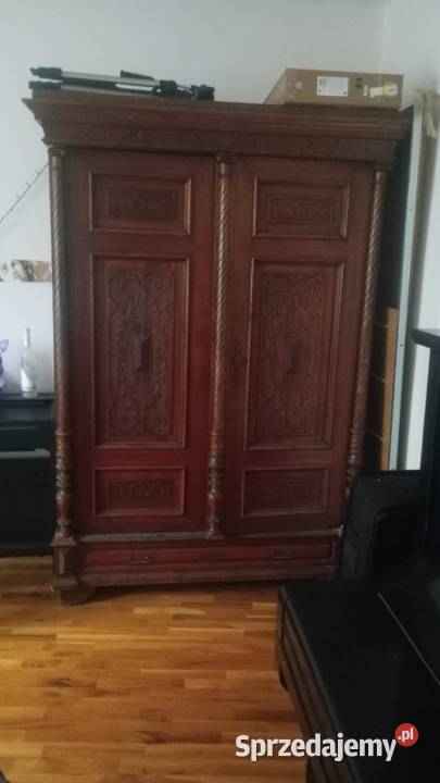 Piękna stylowa zabytkowa szafa