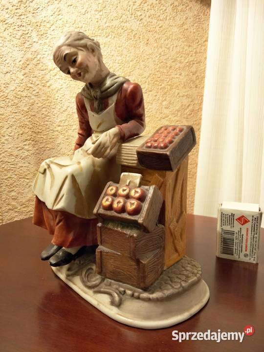 Figurka Stragan porcelana Staruszka z owocami Gniezno