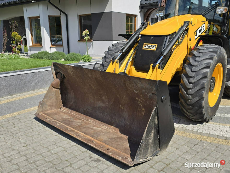 na równych kołach JCB 4CX Koparkoładowarka JCB Skępe
