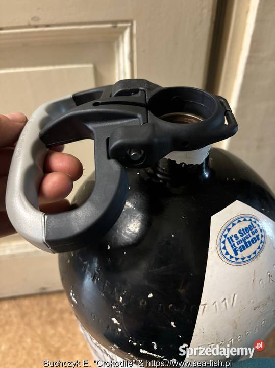 Uchwyt rączka do butli w kolorze czarnoszarym