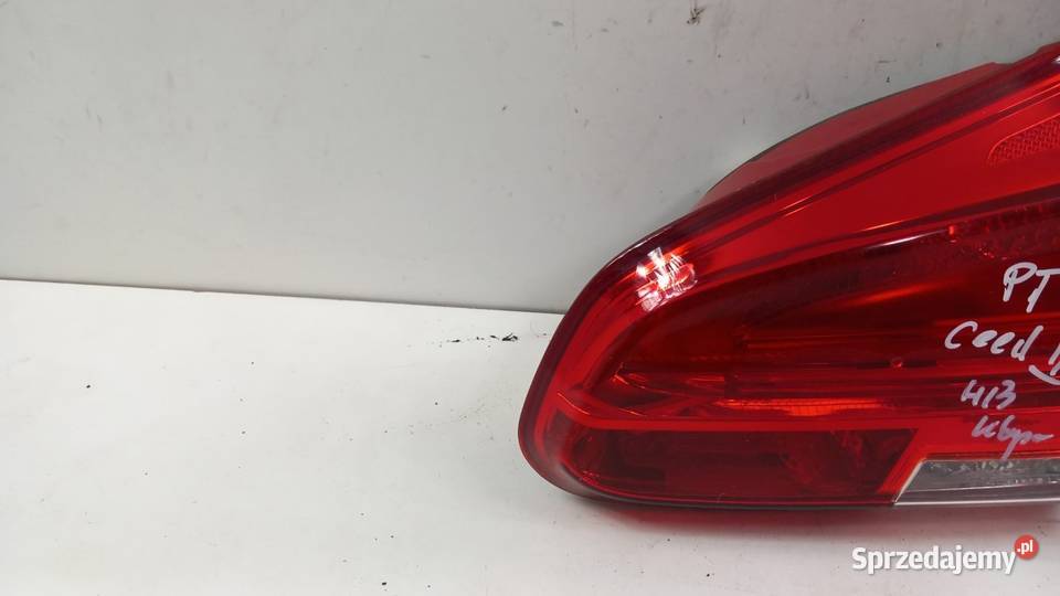 KIA CEED II HB LAMPA TYŁ PRAWY W KLAPĘ