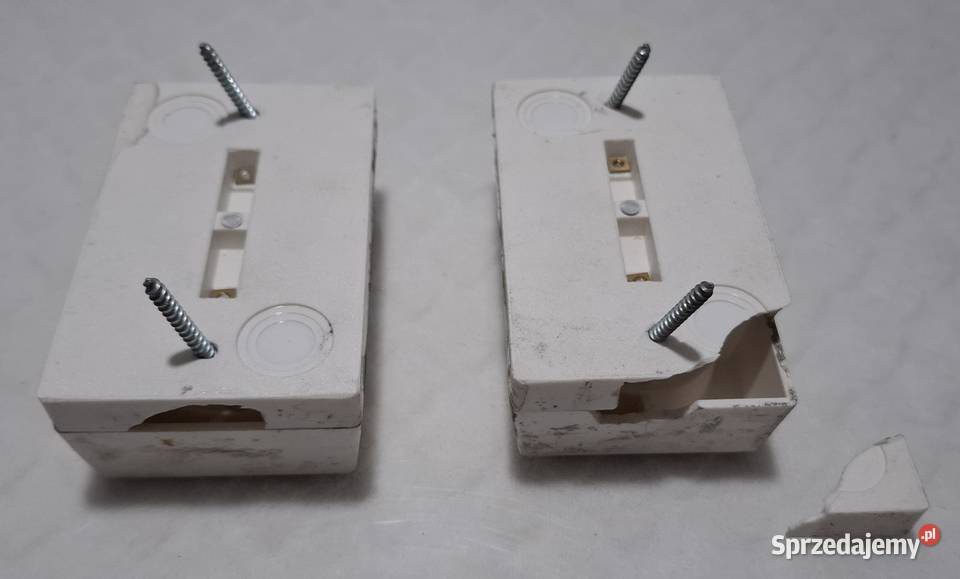 Gniazdko podwójne nadtynkowe z uziemieniem Czeladź