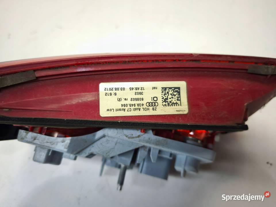 LAMPA PRAWY TYŁ W KLAPĘ AUDI A6 C7 AVANT Lampy tylne