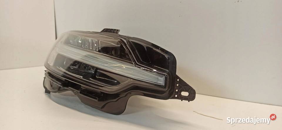 VOLVO V60 CC LAMPA PRAWY PRZÓD RHD ANGLIK
