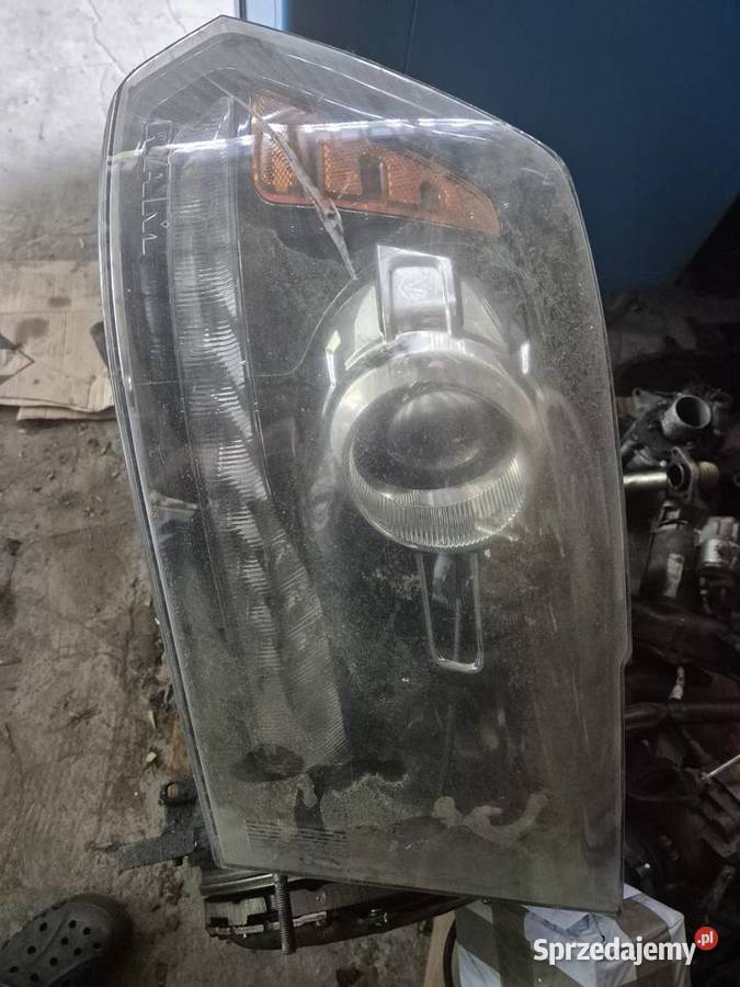 Prawa lampa RAM 1500 osobowe
