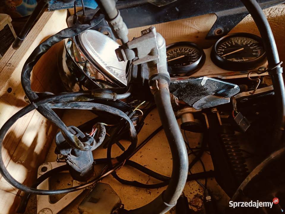 Suzuki GS 500 na części sprawy jeszcze w całości Myszków