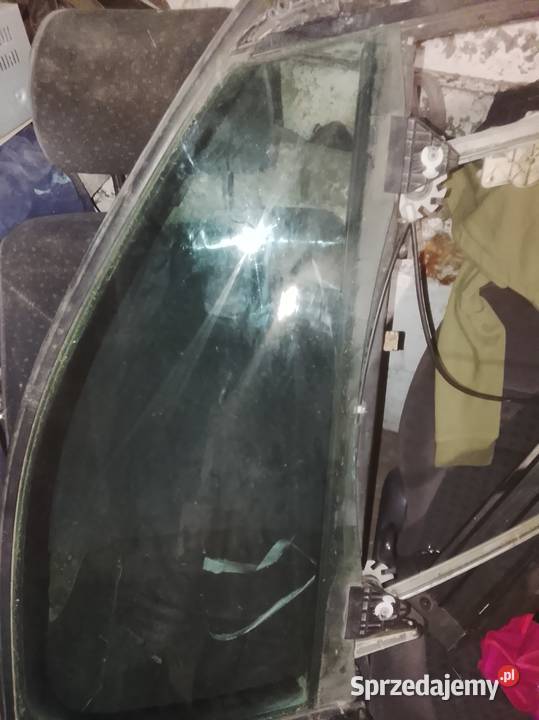 A4B6 2003r Szyba prawy przód uzbrojona Rok produkcji 2003 małopolskie