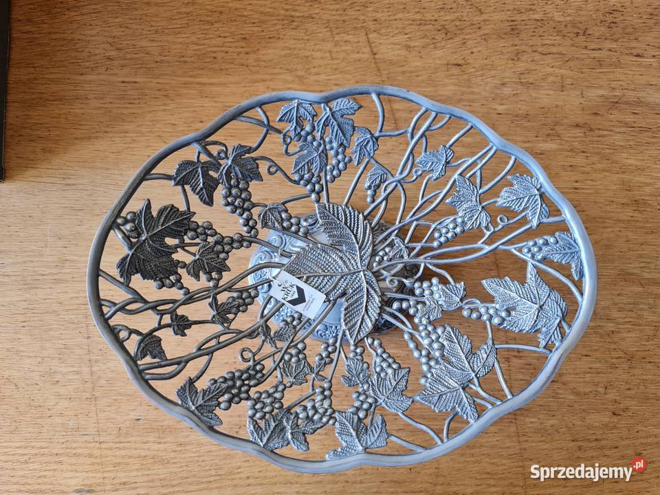 Paterakoszyk na nodze zdobiony kwiatem winogrona Warszawa