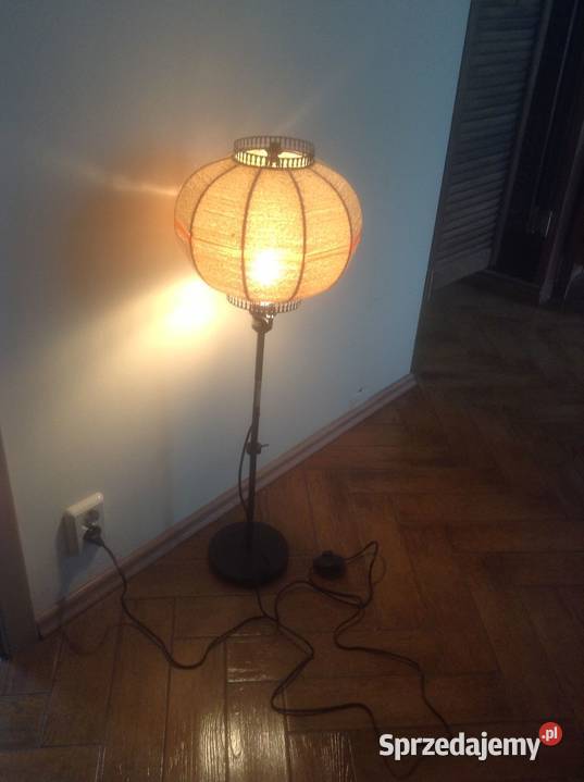 Lampa stojąca podłogowa