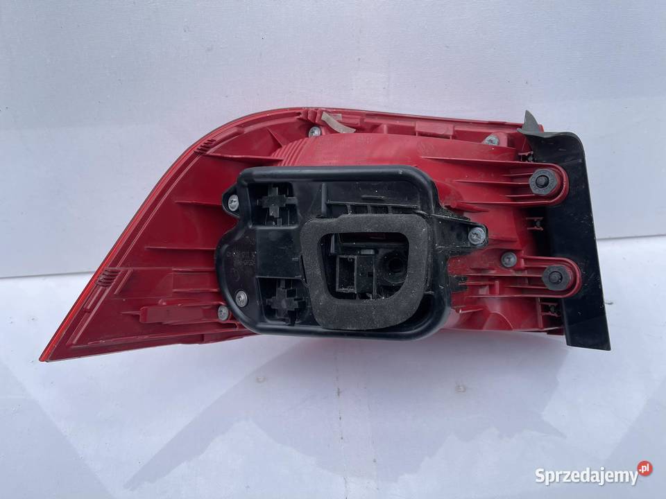 VW PASSAT B7 KOMBI PRAWA LAMPA TYŁ Ostroróg