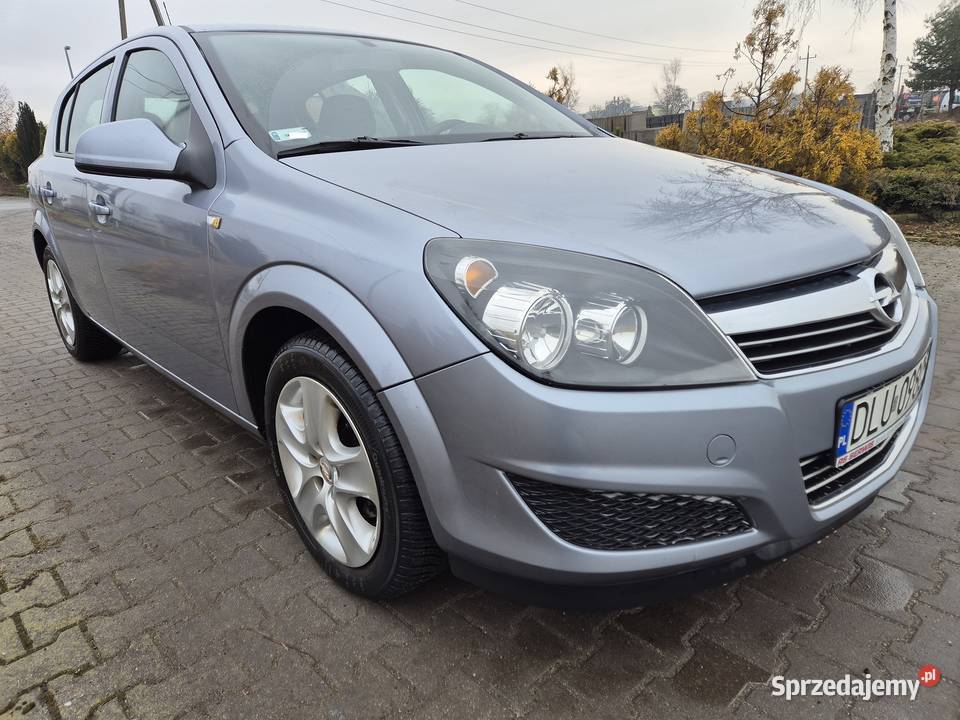 Opel Astra 14 2010 ECOTEC 5Dzwiowy Salon