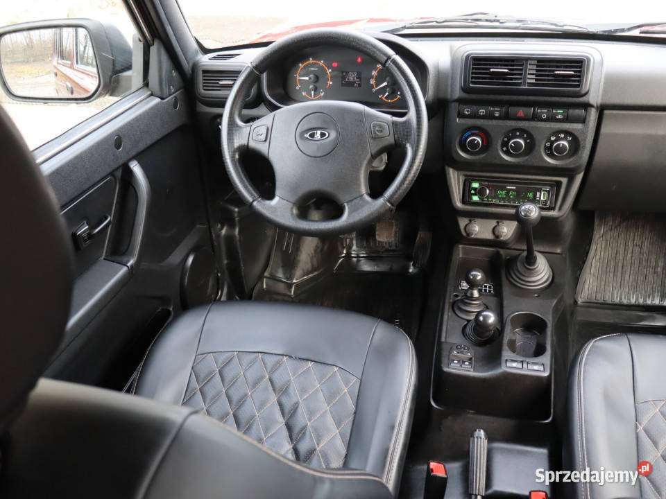 VAZLada Niva 17 i centralny zamek Katowice