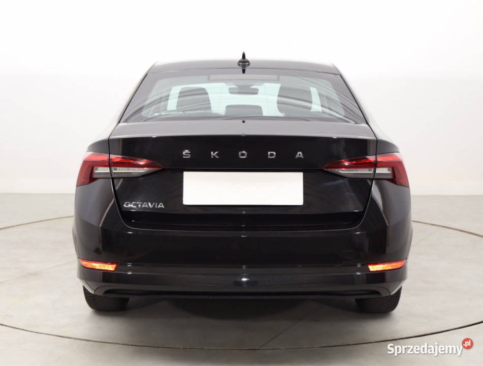 Skoda Octavia 10 TSI Rok produkcji 2021