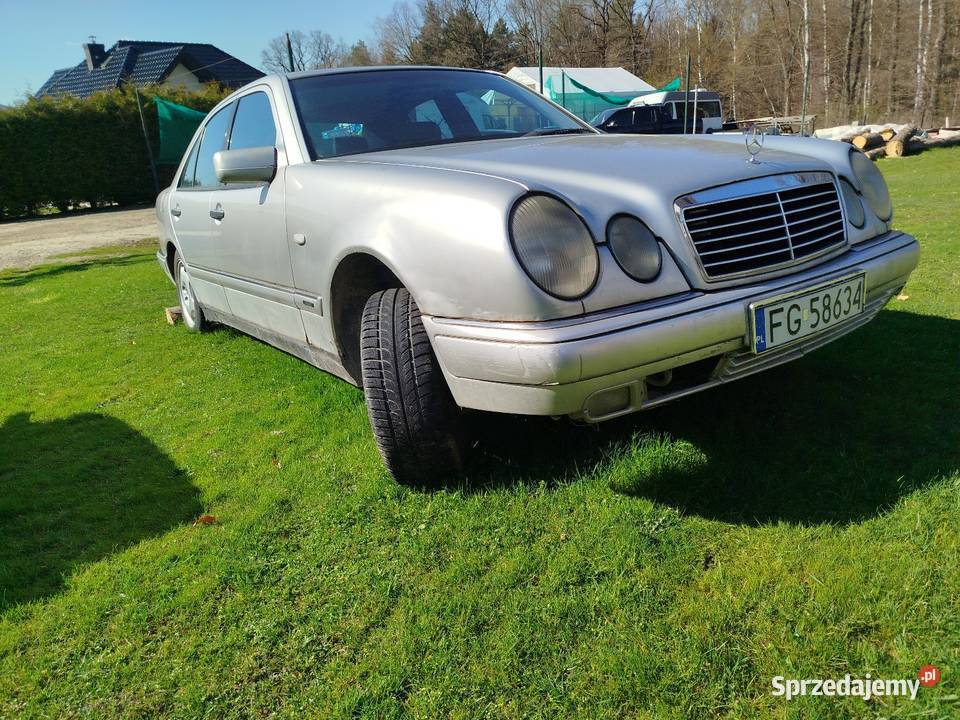 Mercedes E klasa uszkodzony sprzedam