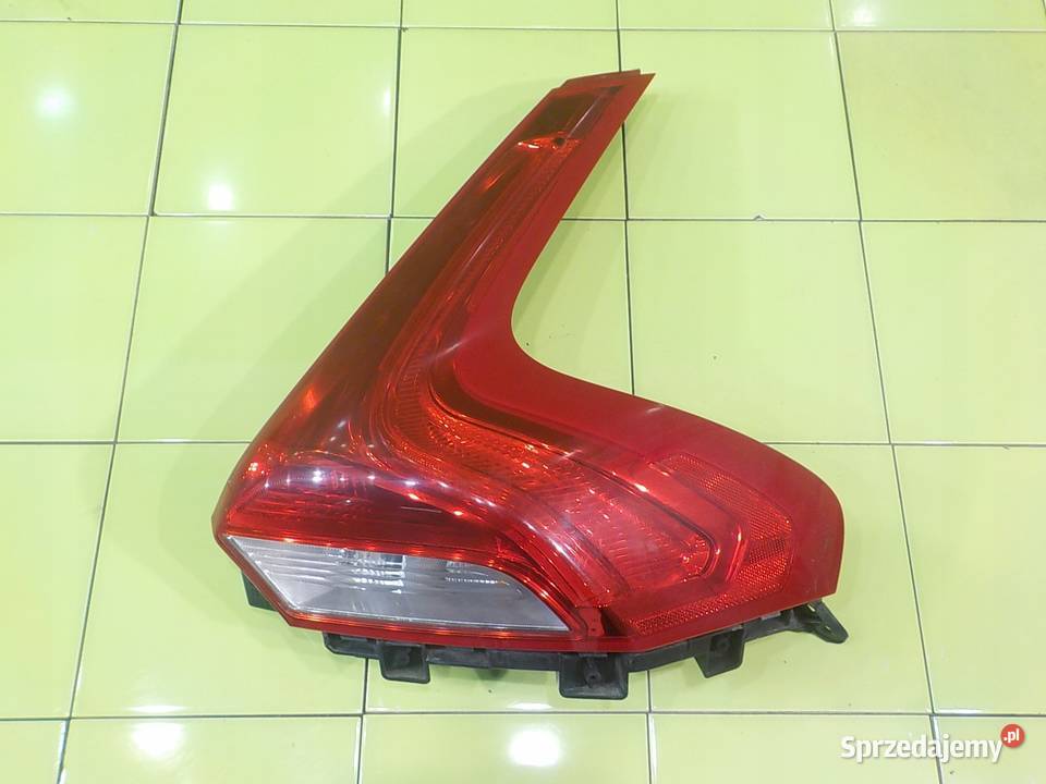 VOLVO V40 II 16D2 14r 5D lampa prawa tyl Suków sprzedam