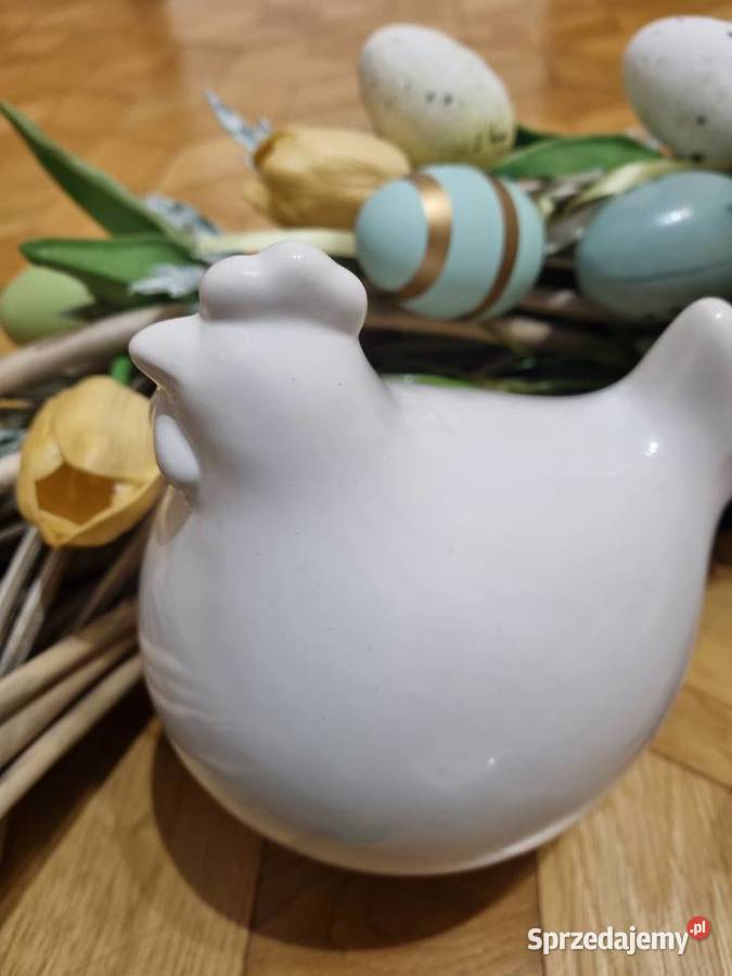 Kura wielkanocna i zajączki figurki