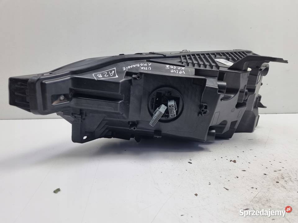 Volvo XC60 II LIFT 21 PRZEDNIA LAMPA PRAWA prawy Lampy przednie lubelskie Janów