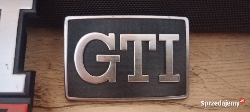 Oryginalne emblematy GTI 16v plus dwa w błotniki osobowe