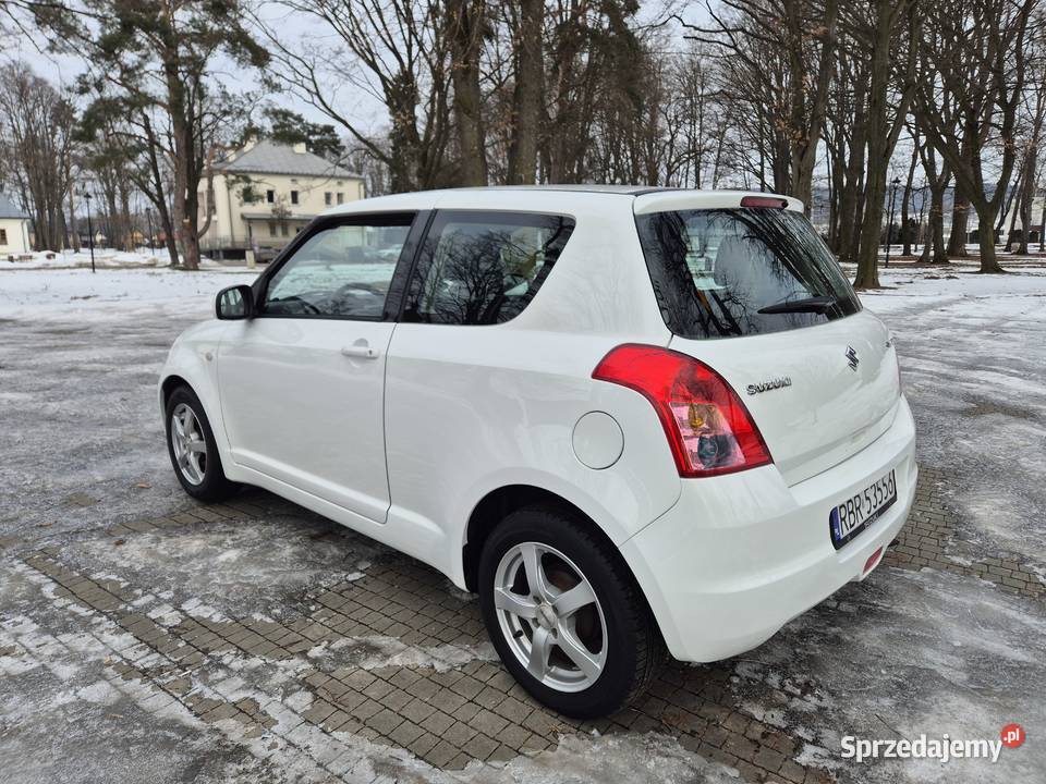 SUZUKI SWIFT 13 Benzyna 2009 sprowadzone z Haczów