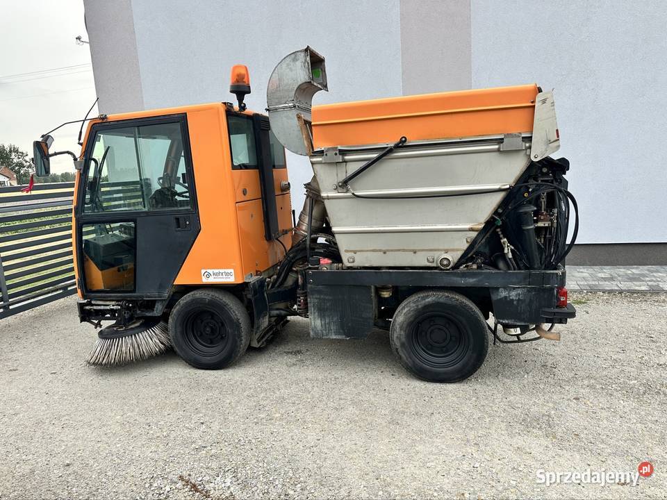 Zamiatarka BUCHER CityCat 2000 z silnikiem Rząśnia