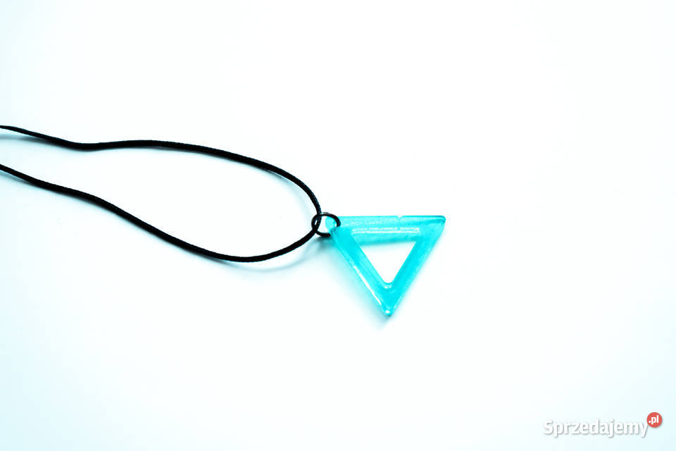 Błękitny trójkątny wisiorek z żywicy epoksydowej Warszawa