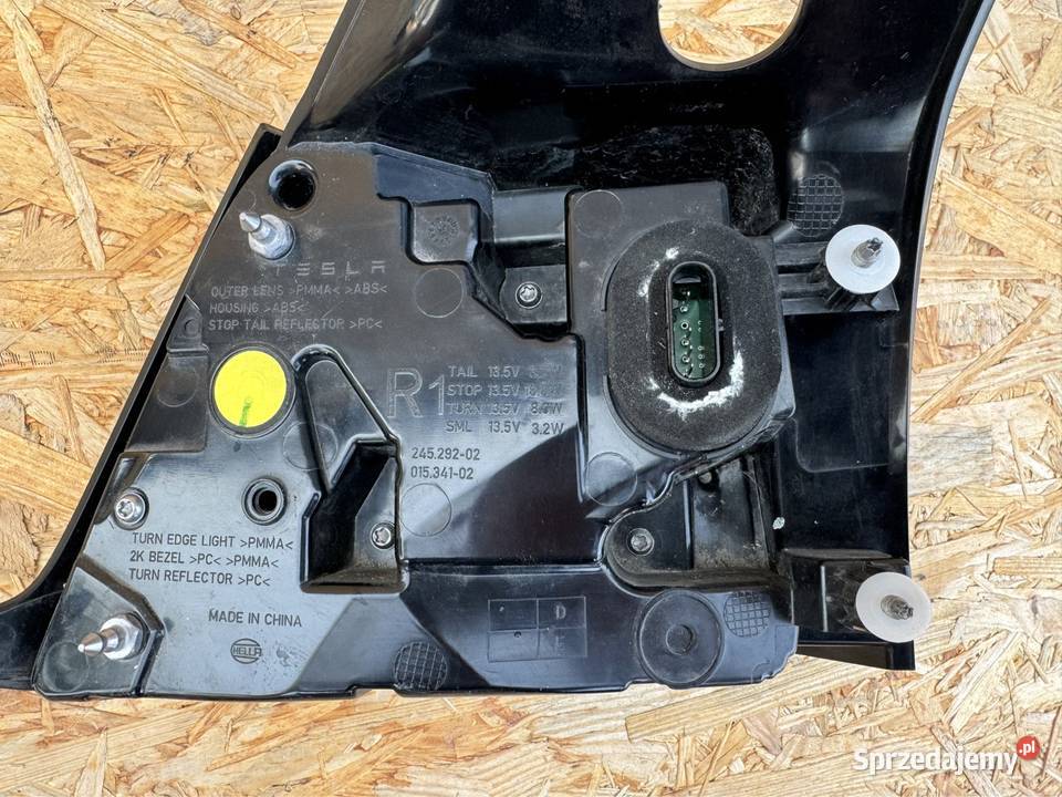 Lampa w błotnik tył prawa rh tesla 3 III Y Lampy tylne Międzychód
