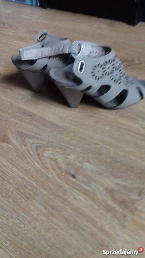 Sandały na obcasie 37