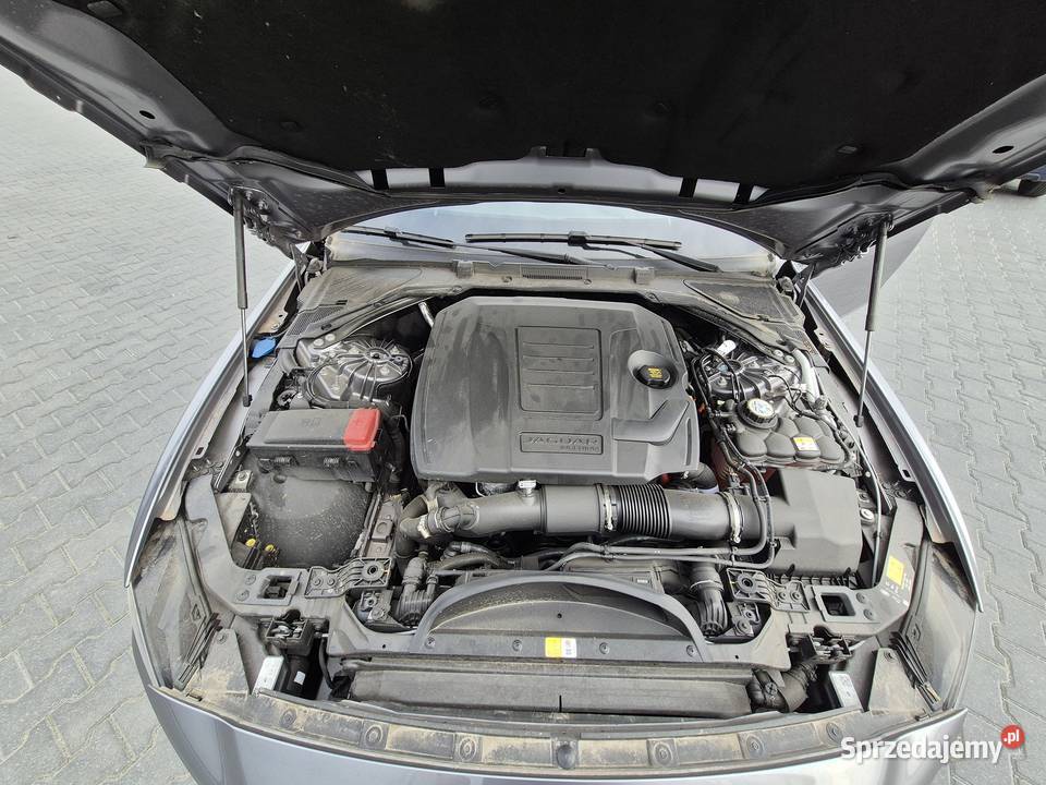 Syndyk sprzeda Jaguar XE X760 20 I4 Petrol nieuszkodzony Warszawa