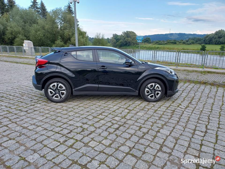 TOYOTA CHR Nowiutka Elektryczna WEBASTO Zasięg C-HR