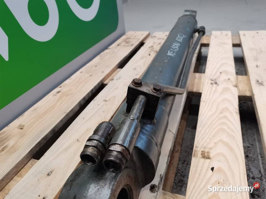 Neuson 6002 Siłownik wysięgnika