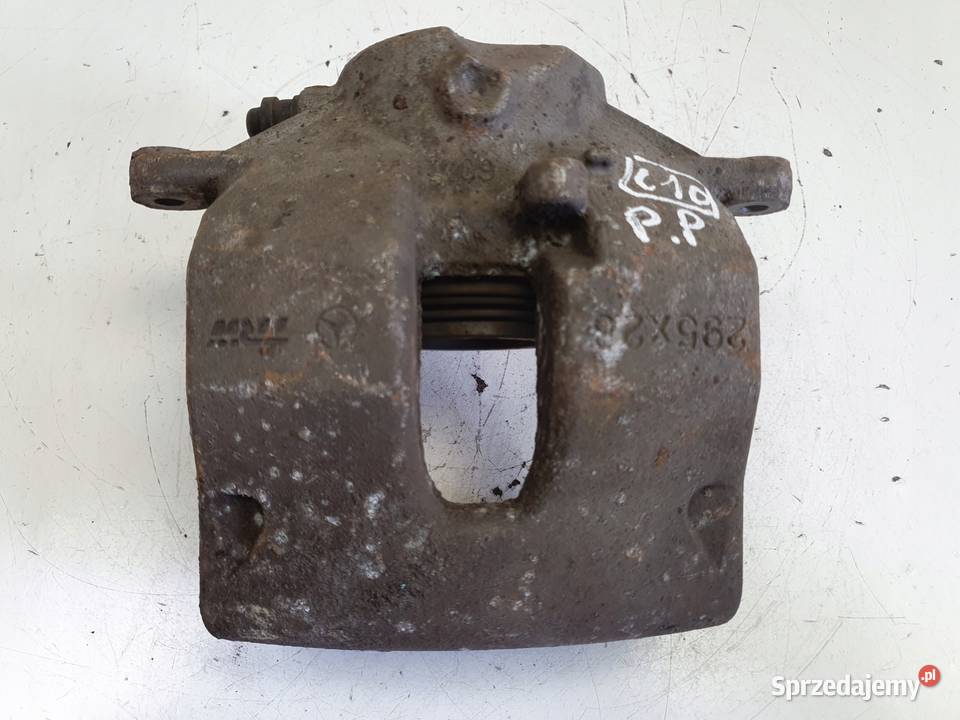 Mercedes W204 PRZEDNI ZACISK HAMULCOWY prawy osobowe Zaciski i jarzma lubelskie Rudka