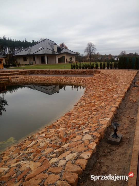 kamień na skarpy stawu w kwocie hydrotechniczny Radomsko