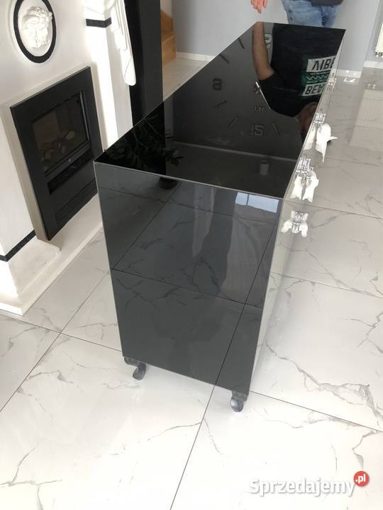 Komoda czarna lustrzana lustro kołatka glamour