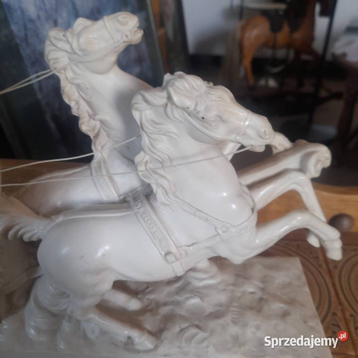 Posąg rzymski gladiator z rydwanem Amilcare Białystok