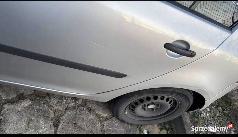 Golf 5 14benzyna 75 koni czytaj opis Rok produkcji 2004