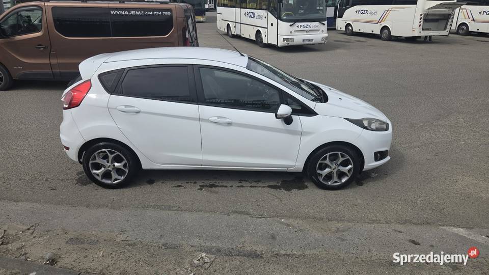 Samochód ford fiesta Mk7 75KM Przysieki