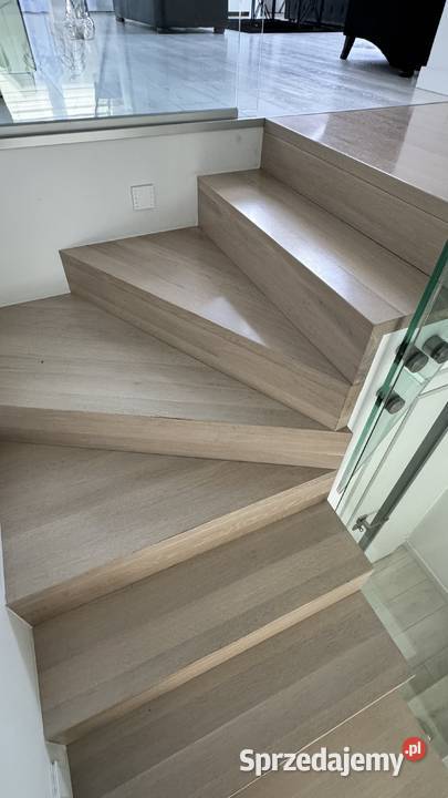 PIĘKNE DREWNIANE SCHODY DYWANOWE szerokie Poznań