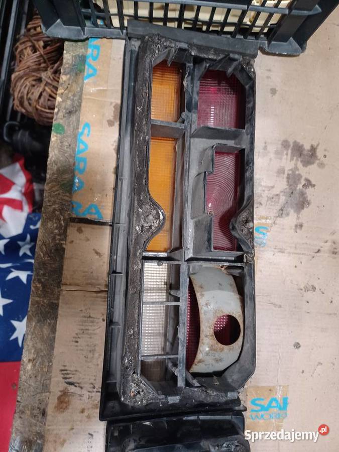Audi 100 C2 lampy tylne lewą prawa komplet HELLA Grudziądz