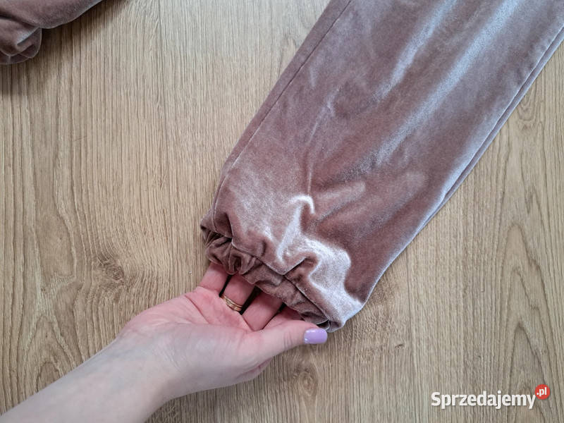 pudroworóżowe welurowe spodnie dresowe mohito 34