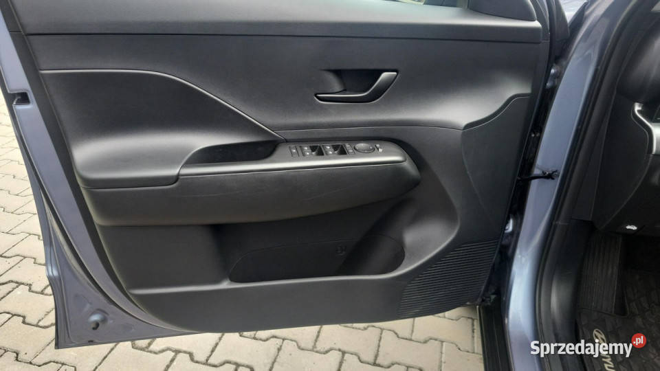 Hyundai Kona 10 TGDI salon wersja Smart II 2023 światła do jazdy dziennej łódzkie sprzedam